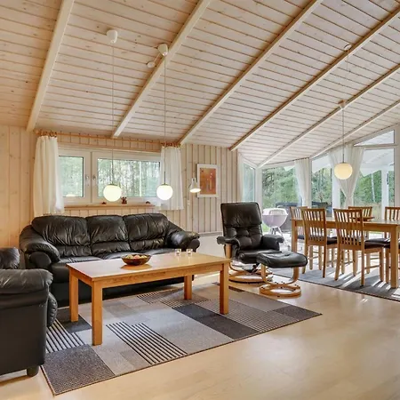 Thomasine - 1-5km From The Sea By Interhome